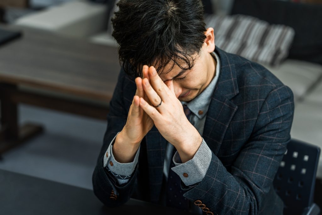 急な資金ニーズで焦る人物