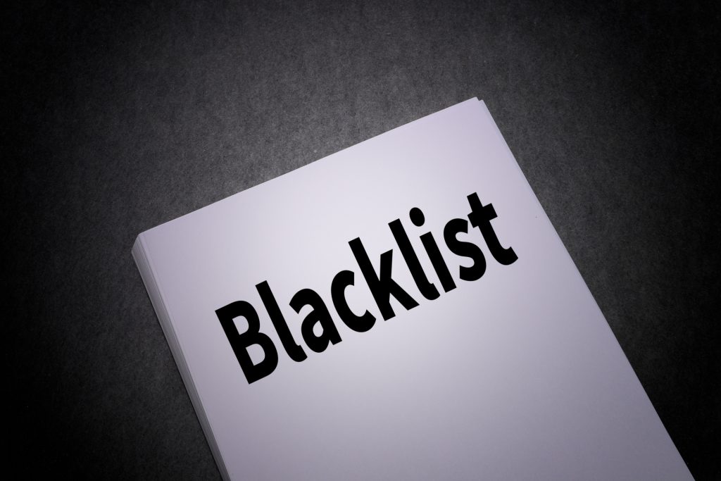 BlackListと書かれたバインダー