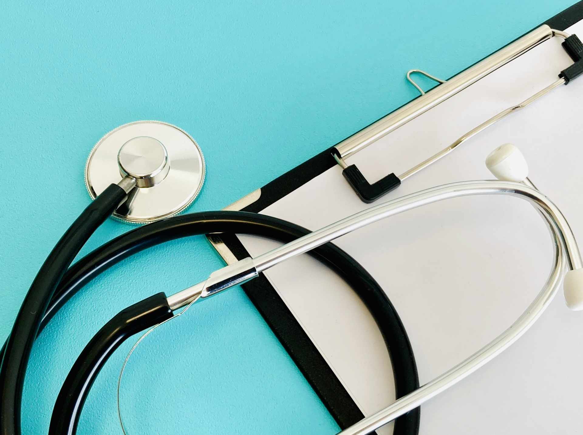 クリニック開業資金の調達方法は？融資や補助金・助成金について解説 | 不動産担保ローンやご融資の相談は大手町フィナンシャルへ クリニック開業資金 の調達方法は？融資や補助金・助成金について解説